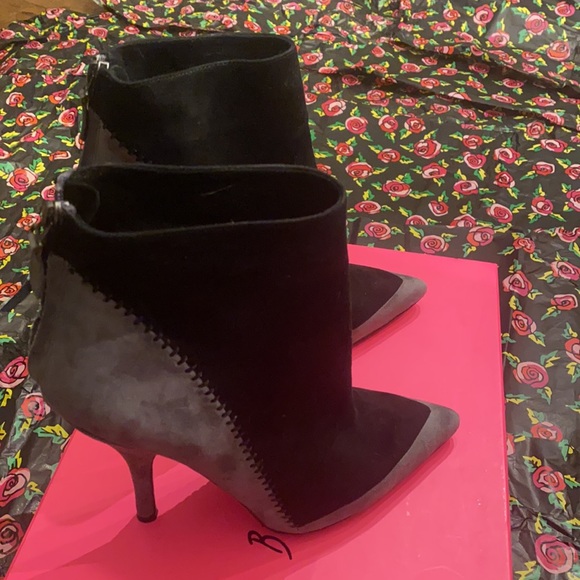 Betsey Johnson Wizaro Black Gray Booties - Picture 4 of 7